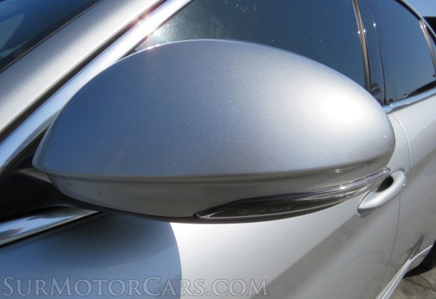 2017 Alfa Romeo Giulia - Image 17