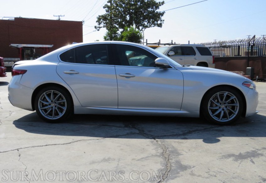 2017 Alfa Romeo Giulia - Image 5