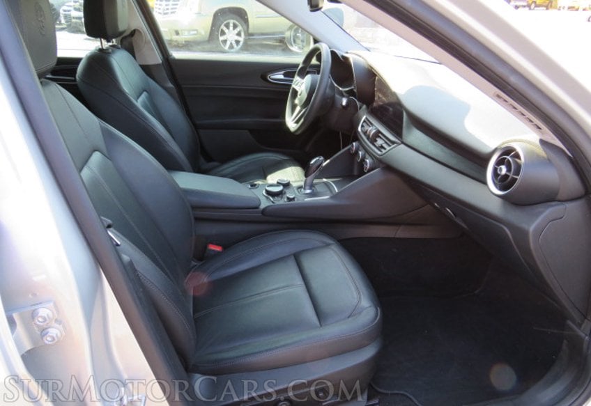 2017 Alfa Romeo Giulia - Image 24