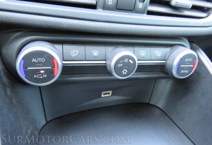 2017 Alfa Romeo Giulia - Image 38