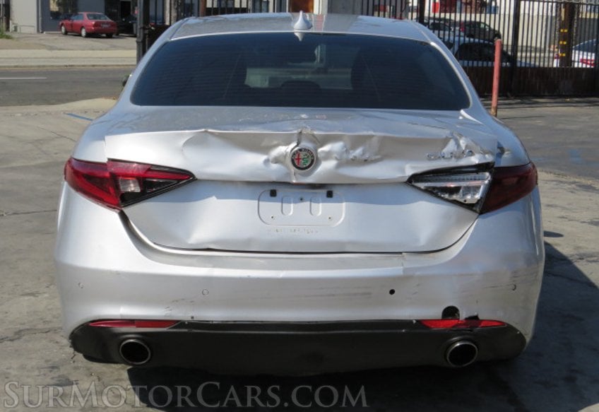 2017 Alfa Romeo Giulia - Image 12