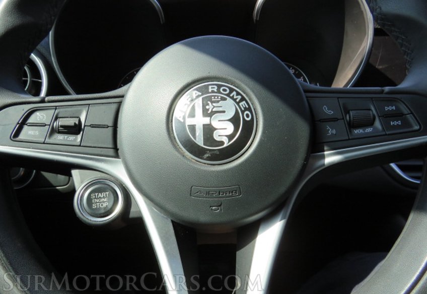 2017 Alfa Romeo Giulia - Image 30