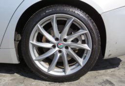 2017 Alfa Romeo Giulia - Image 16