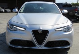 2017 Alfa Romeo Giulia - Image 11