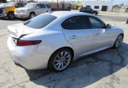 2017 Alfa Romeo Giulia - Image 7