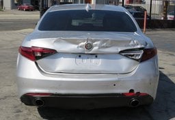 2017 Alfa Romeo Giulia - Image 12