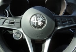 2017 Alfa Romeo Giulia - Image 30
