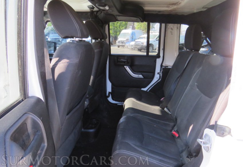 2015 Jeep Wrangler Unlimited - Image 30