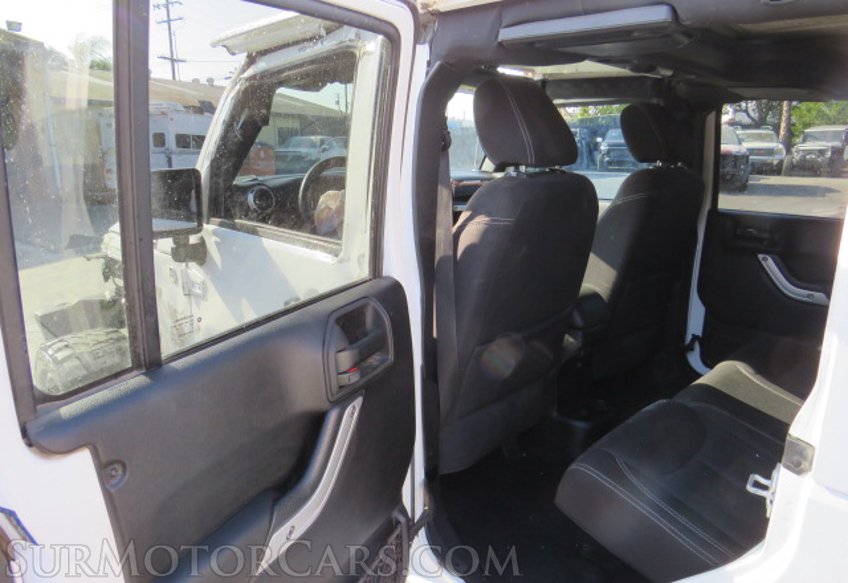 2015 Jeep Wrangler Unlimited - Image 25