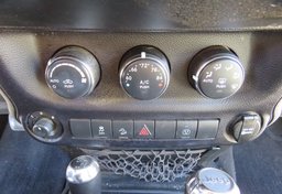 2015 Jeep Wrangler Unlimited - Image 34