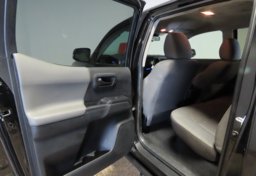 2022 Toyota Tacoma - Image 28