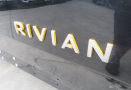2022 Rivian R1T - Image 17