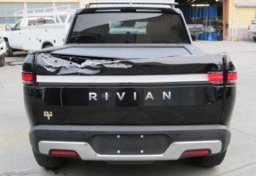 2022 Rivian R1T - Image 12