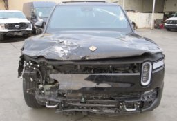 2022 Rivian R1T - Image 11