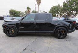 2022 Rivian R1T - Image 5