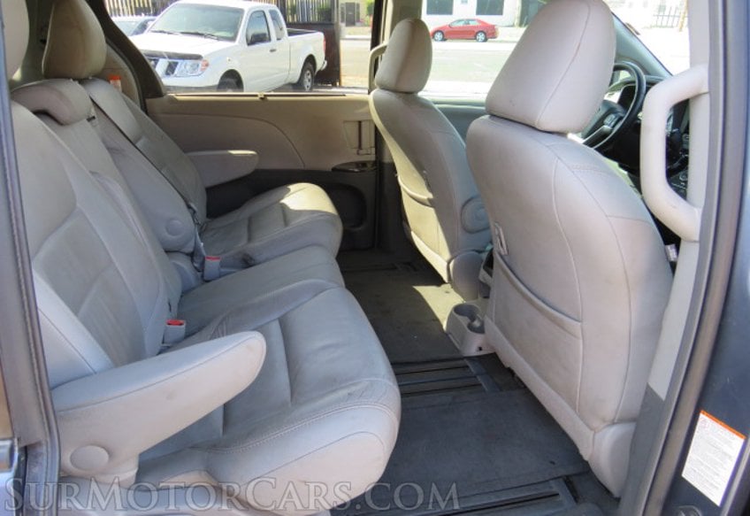 2015 Toyota Sienna - Image 26