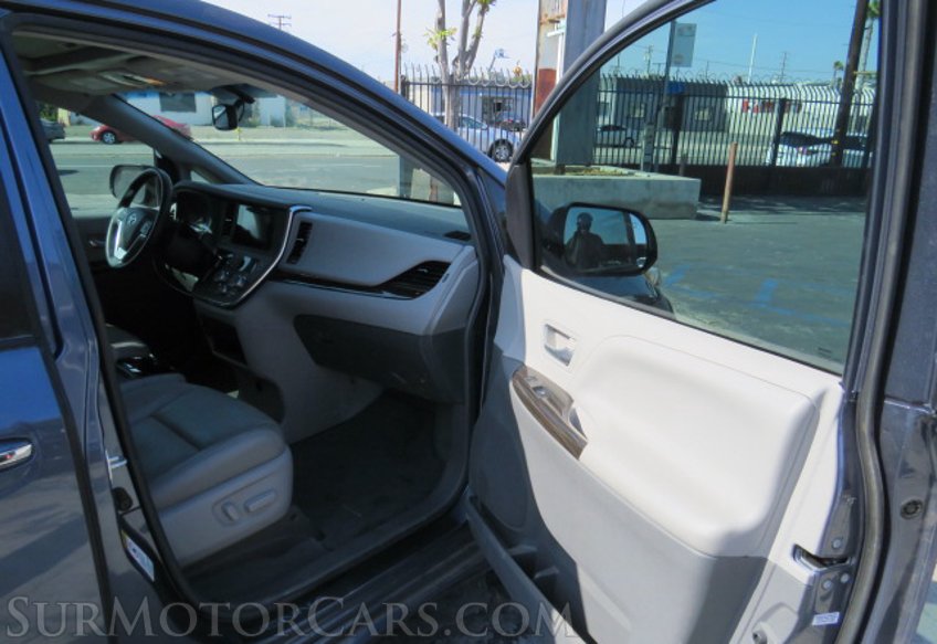 2015 Toyota Sienna - Image 20