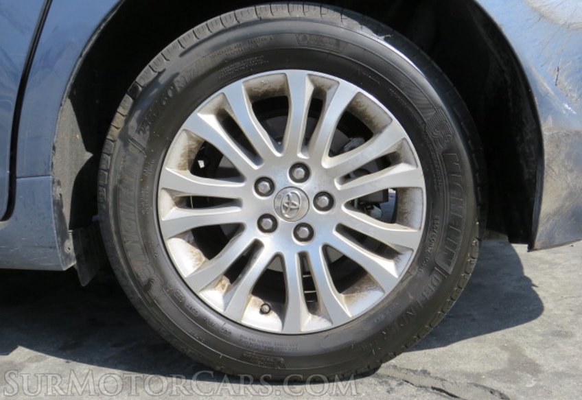 2015 Toyota Sienna - Image 11