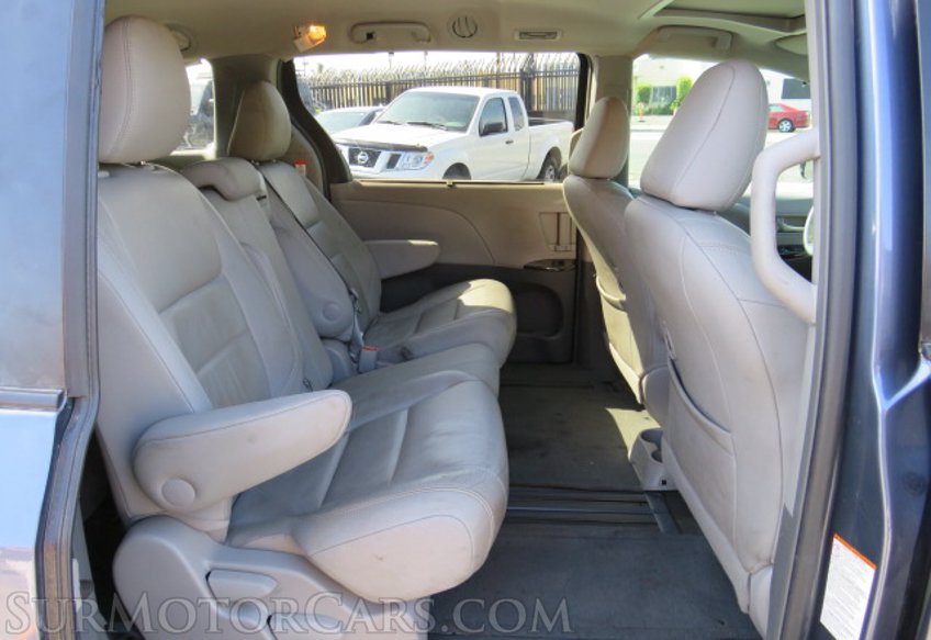 2015 Toyota Sienna - Image 27