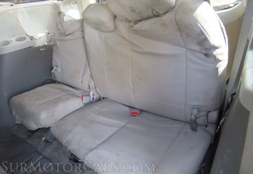 2015 Toyota Sienna - Image 32