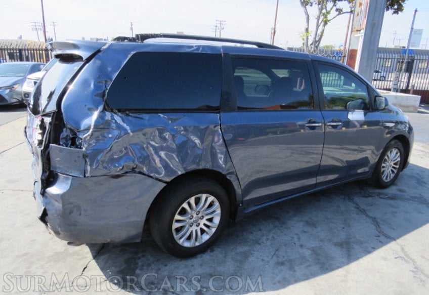 2015 Toyota Sienna - Image 8