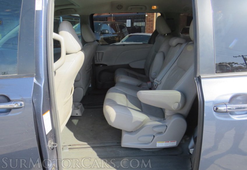 2015 Toyota Sienna - Image 25