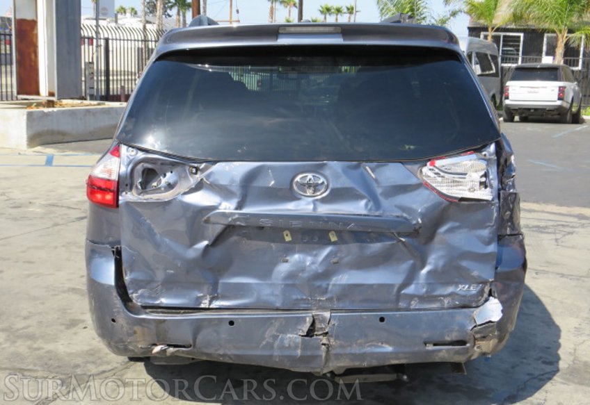 2015 Toyota Sienna - Image 12