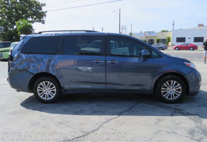 2015 Toyota Sienna - Image 6
