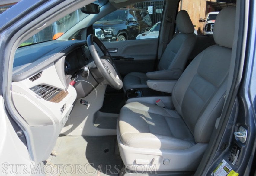 2015 Toyota Sienna - Image 21