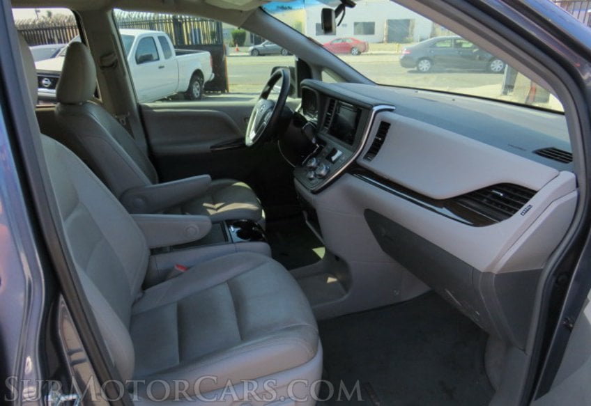 2015 Toyota Sienna - Image 22