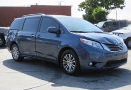 2015 Toyota Sienna - Image 4