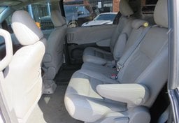 2015 Toyota Sienna - Image 30