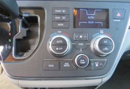 2015 Toyota Sienna - Image 39