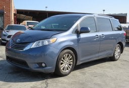 2015 Toyota Sienna - Image 3