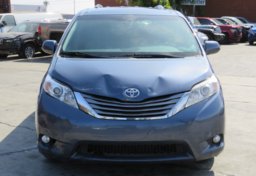 2015 Toyota Sienna - Image 15