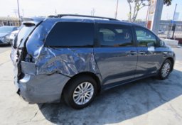 2015 Toyota Sienna - Image 8