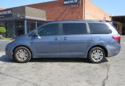 2015 Toyota Sienna - Image 5