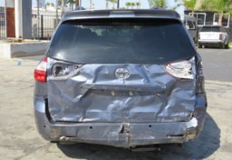 2015 Toyota Sienna - Image 12