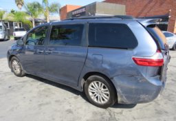 2015 Toyota Sienna - Image 9