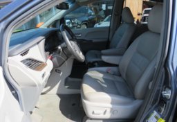 2015 Toyota Sienna - Image 21