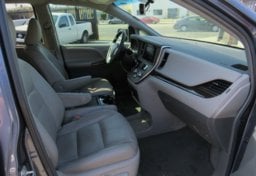 2015 Toyota Sienna - Image 22