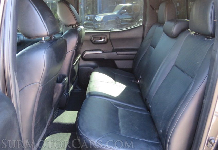 2018 Toyota Tacoma - Image 32