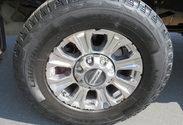 2017 Ford Super Duty F-250 SRW - Image 60