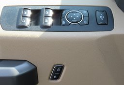 2017 Ford Super Duty F-250 SRW - Image 57