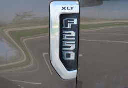 2017 Ford Super Duty F-250 SRW - Image 23