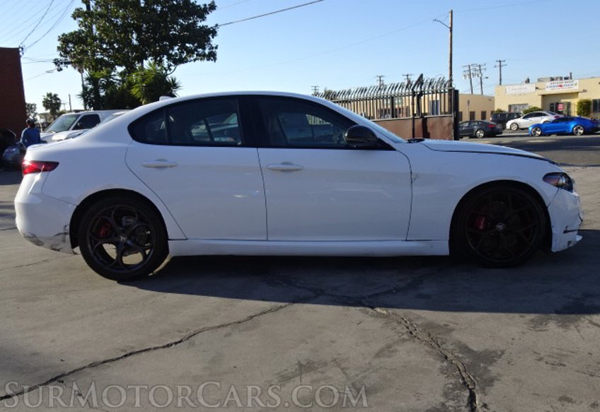 2019 Alfa Romeo Giulia - Image 5