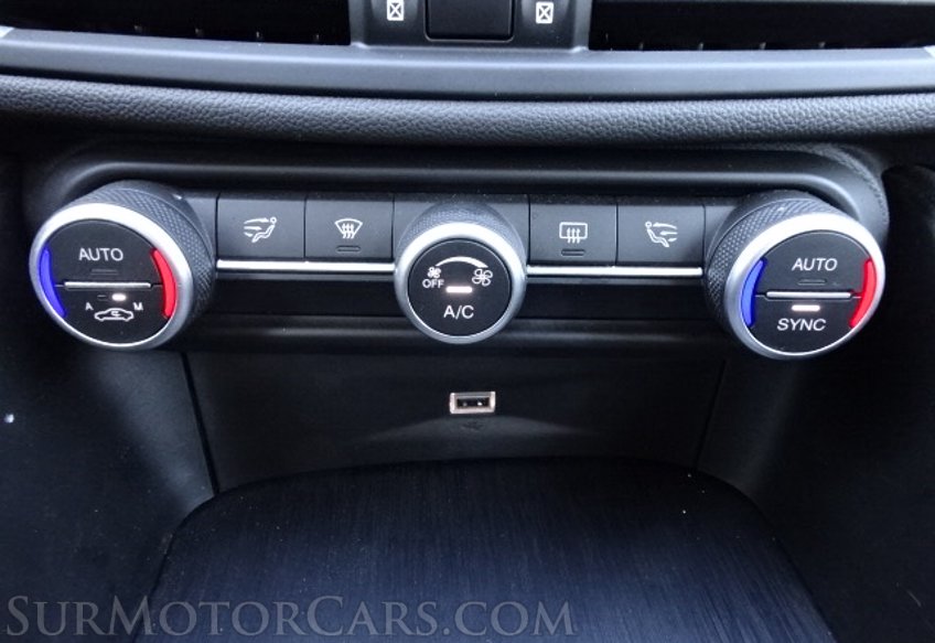 2019 Alfa Romeo Giulia - Image 35