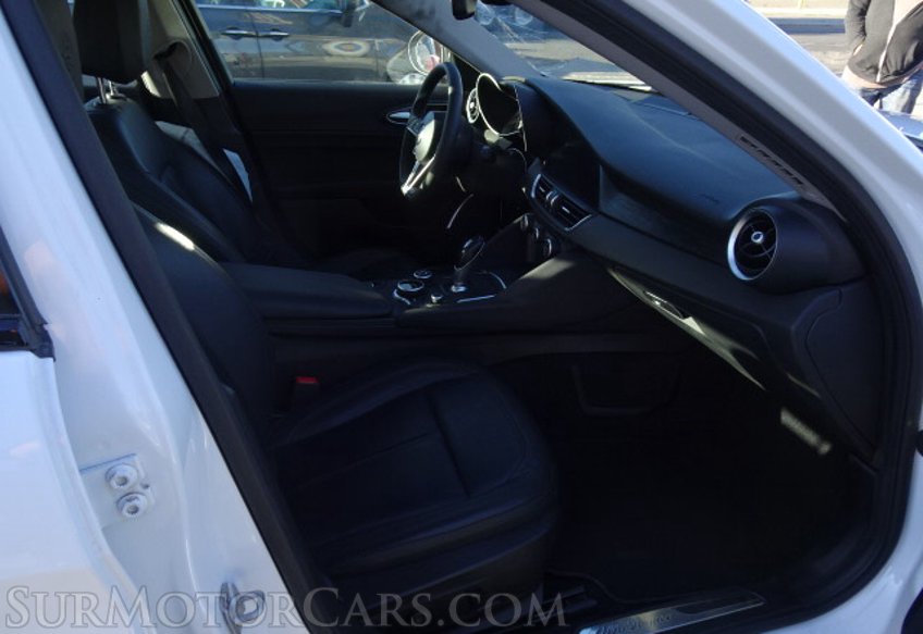 2019 Alfa Romeo Giulia - Image 23