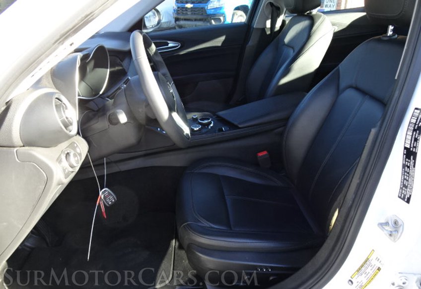 2019 Alfa Romeo Giulia - Image 24