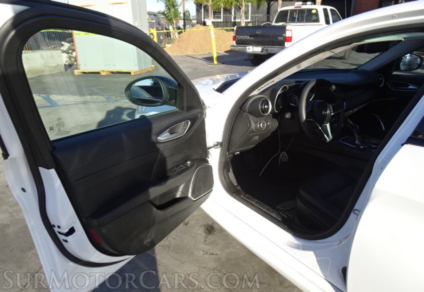 2019 Alfa Romeo Giulia - Image 19